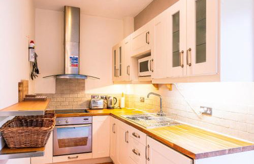 Flat 1, Literary Institute - Photo 8