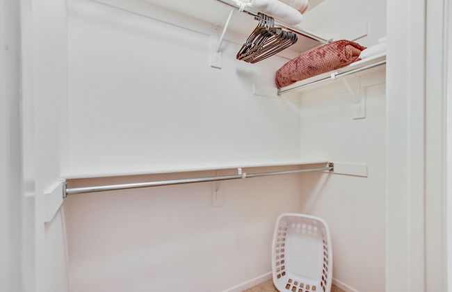 Global Luxury Suites at The Village - Photo 34