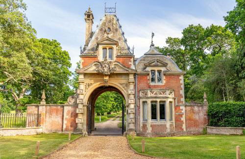 Historic 2 bed gatehouse in private parkland - Foto 1