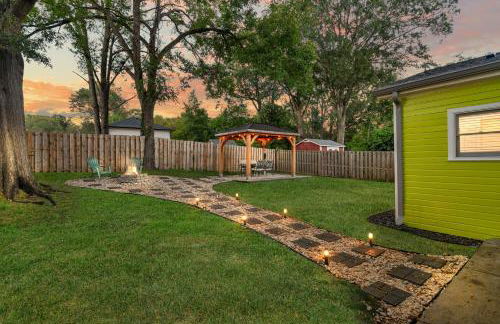 Stylish 4BR Haven: Serene Backyard and Fire Pit - Foto 68
