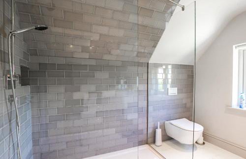 Field House - Stunning 3 Bedroom Home in Kingham! - Photo 9