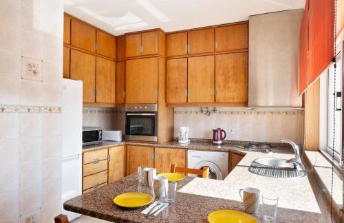 KING SIZE Bed with Air Conditioning near the BEACH & FREE Street Parking - Foto 6