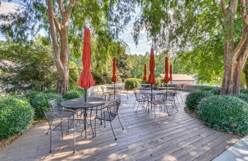 Lakefront Fun Near Clemson! Retreat with Pool Access - Foto 38