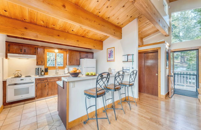 Lake + Beach Access, Pool, Tennis Walk to Chambers Tahoe Timber by Avantstay - Foto 5