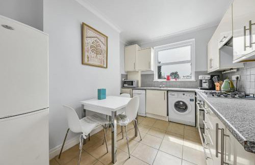 Spacious 2BR Flat with Private South Facing Terrace in West London - Foto 18