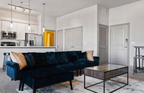 Modern Austin 2BR 2B Unit with Pool, Parking & WiFi - Photo 5