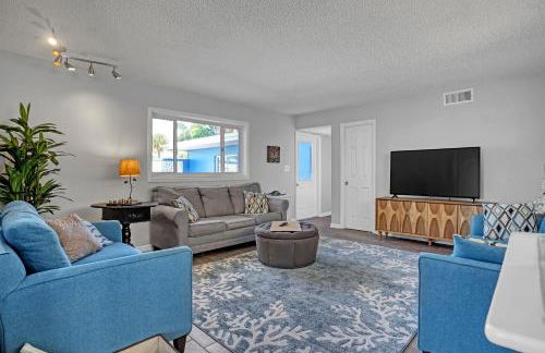 Vibrant Coastal Cottage with Pool - Foto 23