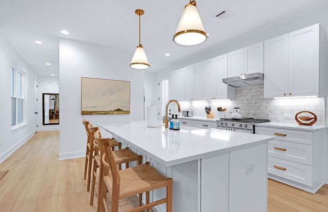 Chic Modern Farm Haus - Minutes to Everything - Foto 11