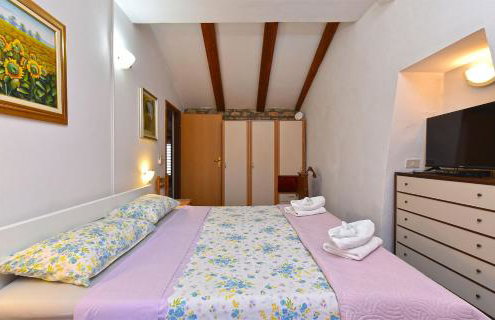 Charming Home With Pool in Barbariga - Photo 32