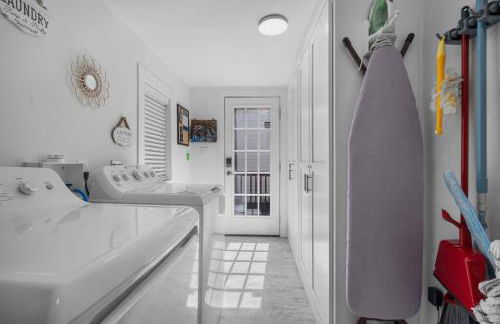 Vineyard Cottage-Pet Friendly & Walk to Oaklawn! - Foto 46