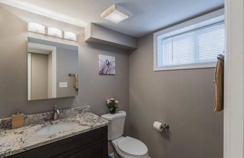 Beautiful 3br 2ba House with cozy backyard by CozySuites - Foto 22