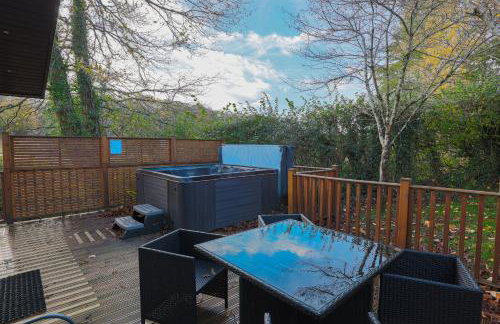 Spacious Oak Cabin with Hot Tub - Devon - Foto 22