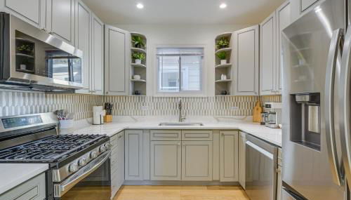 Shop, Dine and Unwind Oak Park Home with Private Yard - Foto 4