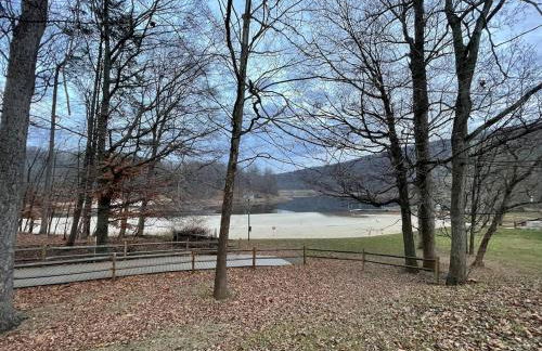 Entire Mountain Cottage Near Scenic Hiking Trails - Photo 13