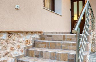 Four lakes luxury suites - Photo 3