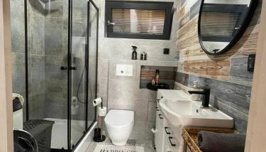 Johatsu - Między niebem a rumianem - Foto 3, Shower