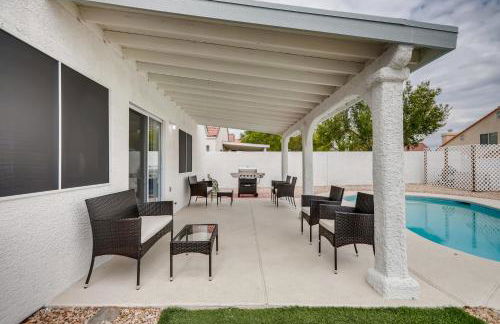 Luxurious House With A Pool, Spa, and Patio, Sleeps 6 Comfortably - Foto 24