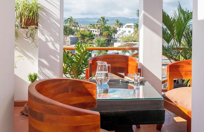 Galapagos and Beyond - Photo 14