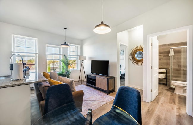 Modern Retreat Near Henry Ford - Foto 57