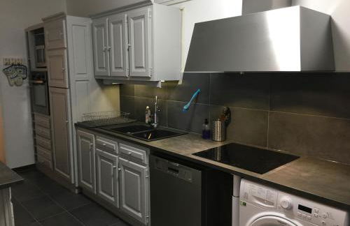 BedinReims "burgundy bottle" 110m2 Exceptional, 4 chambres doubles, 2 bain, free park & wifi, tout équipé - Foto 24