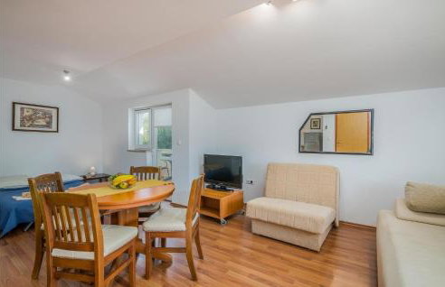 Cozy Apartment In Malinska Dubasnica - Foto 4