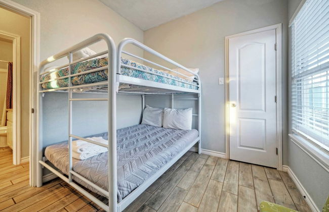 Group Getaway w/ Pool, Boat Dock 2 Homes Laguna Village Retreat by Avantstay - Foto 19