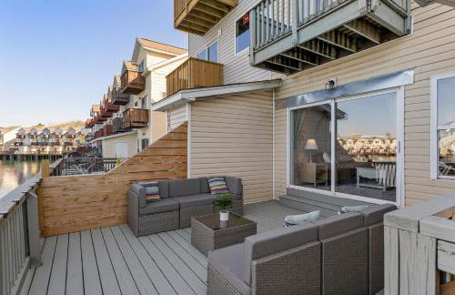 Sunset Serenity!!-Tropical Waterfront Oasis-Huge Private Patio-10Min to KingSt & Beaches - Foto 44