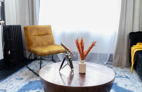 E10-1 Designer East Village Townhouse 1BR - Foto 45