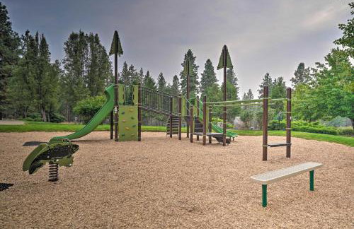 Chalet at Running Y Resort with Wraparound Deck! - Foto 32