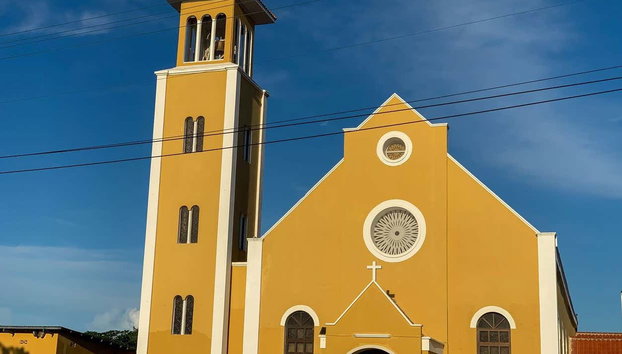 Excursión a Rincón - Foto 2, Un templo de color amarillo muy característico de Rincón