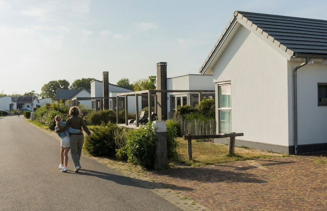 Detached Single Story Holiday Home Near the Sea - Photo 15