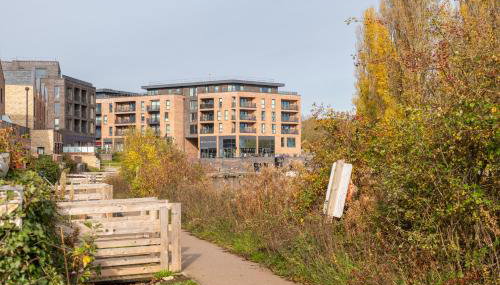 Modern Canal-Side Apartment in Milton Keynes - Foto 2, Garden, Garden view