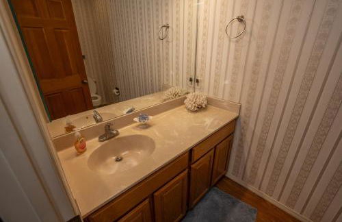 3BR Flagstaff Escape with Deck and Pine Views - Foto 19