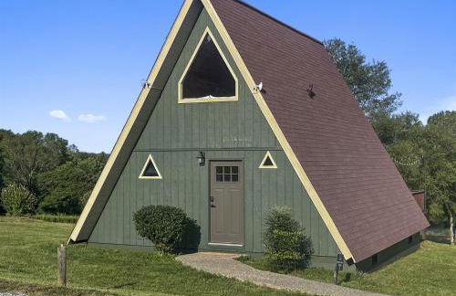 2BR A-Frame Cabin w Hot Tub Near Wine Trail - Foto 37