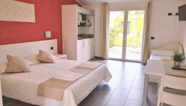 Modern Studio in the Residence Rebi Village in Imperia-formerly TUI Ferienhaus - Foto 5, Habitación