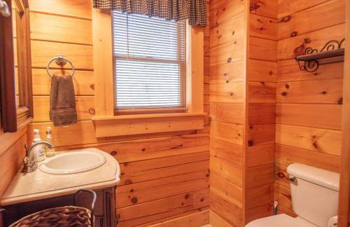 West Jefferson Cabin- Hot Tub, Fireplace, Sleeps 7 - Foto 22