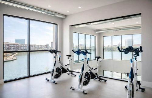 Gorgeous Luxury Lake View Suite | Gym & Pool - Foto 22