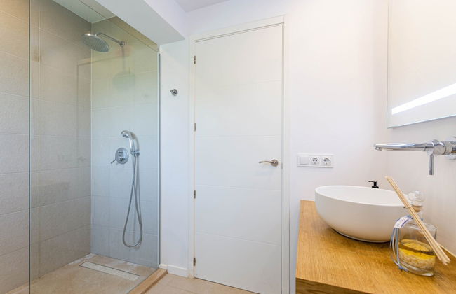 Villa With Saltwater Pool - Foto 23