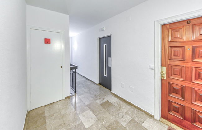 Beautiful Apartment With View - Photo 33