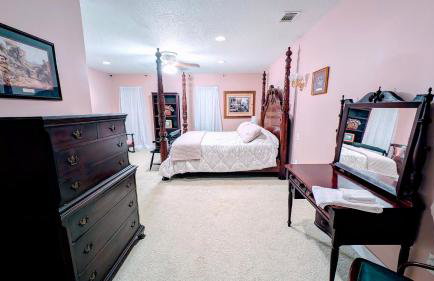 Midway Manor - Private Events, Weddings, Reunions - Foto 59