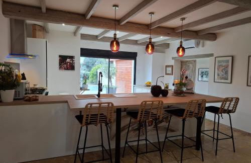 VILLA au calme avec VUE MAGNIFIQUE -entièrement climatisée - piscine - Photo 20