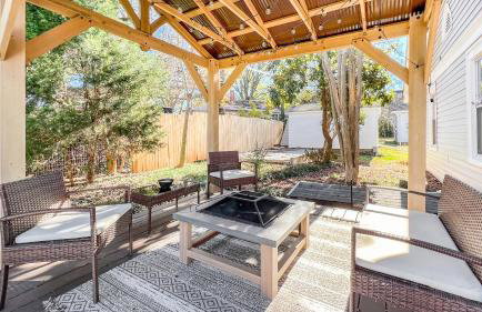 Homey Lodge - Cozy home / Walk to Revolution Mill / Near Downtown / Perfect for groups and family / Free parking - Foto 45