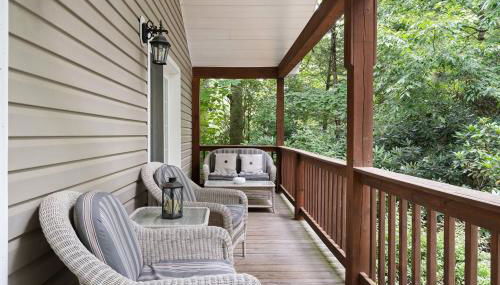 Blue Ridge Bungalow with Hot Tub - Photo 5