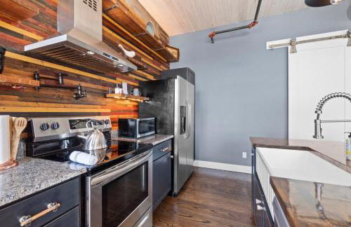 Downtown Urban Loft above Restaurants #8 - Photo 5