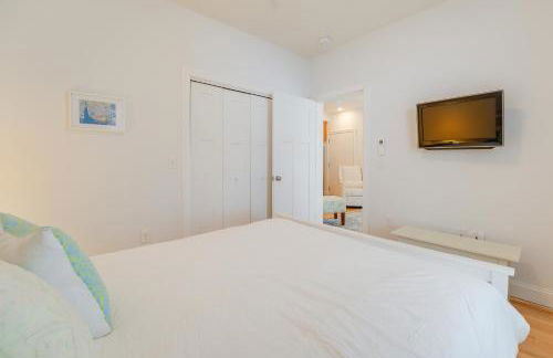 Near Portland Trails Walkable Apartment with Deck - Foto 16