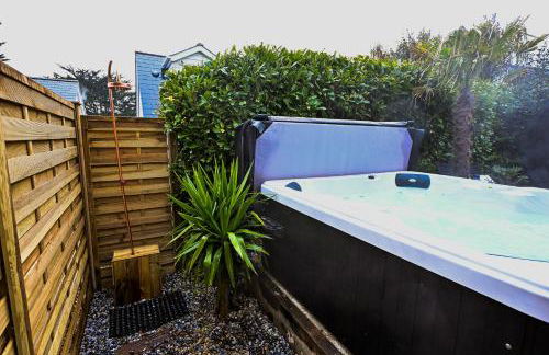 The Hideout - private luxury cabin near the sea with garden area, sea views and parking - Foto 6