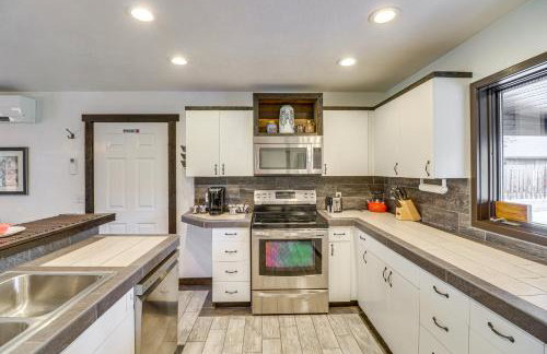 Deck and Mtn Views Libby Home on Golf Course! - Foto 8