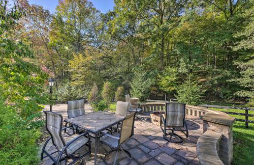 Rustic Dundee Log Cabin with Hot Tub and Forest Views! - Foto 4