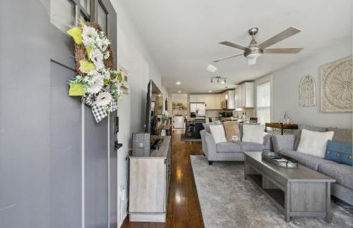 East Nashville Sweetie Near to Downtown 2 Bed 2 Bath with Fenced Yard 30 or more Days by SkyRun Nashville - Foto 1