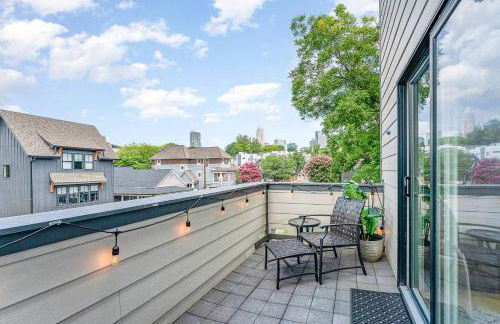 Queen City's Den Uptown - Photo 3